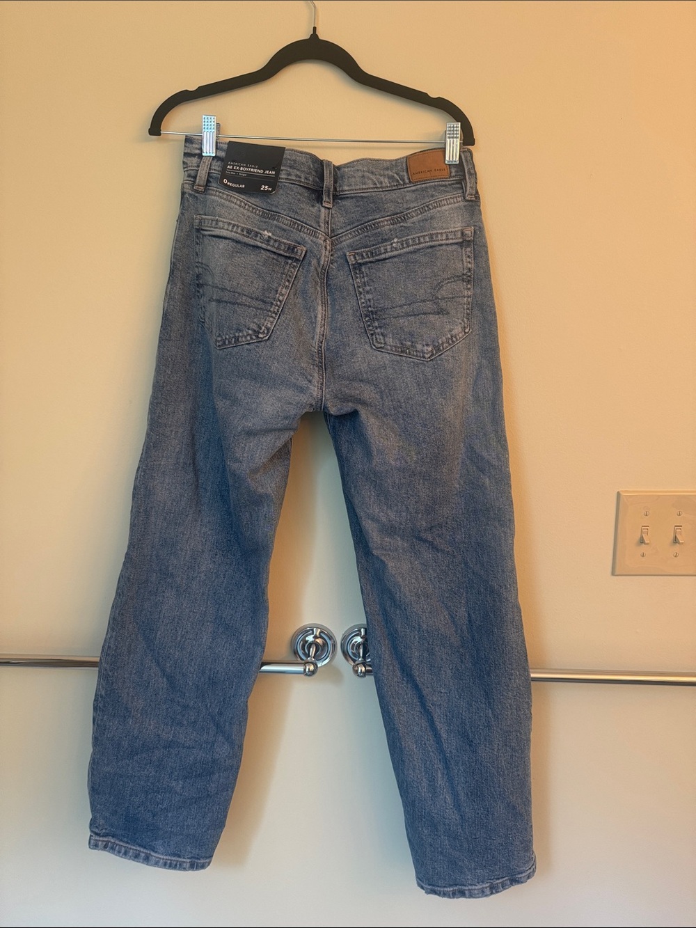 American Eagle Outfitters Women's Low rise Boyfriend Jeans - Fresh Bright Wash - Picture 3 of 6